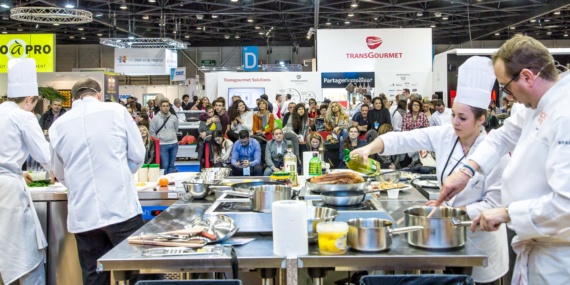 Chefs cuisinier démontrant leur savoir faire en cuisine au salon Food In Sud