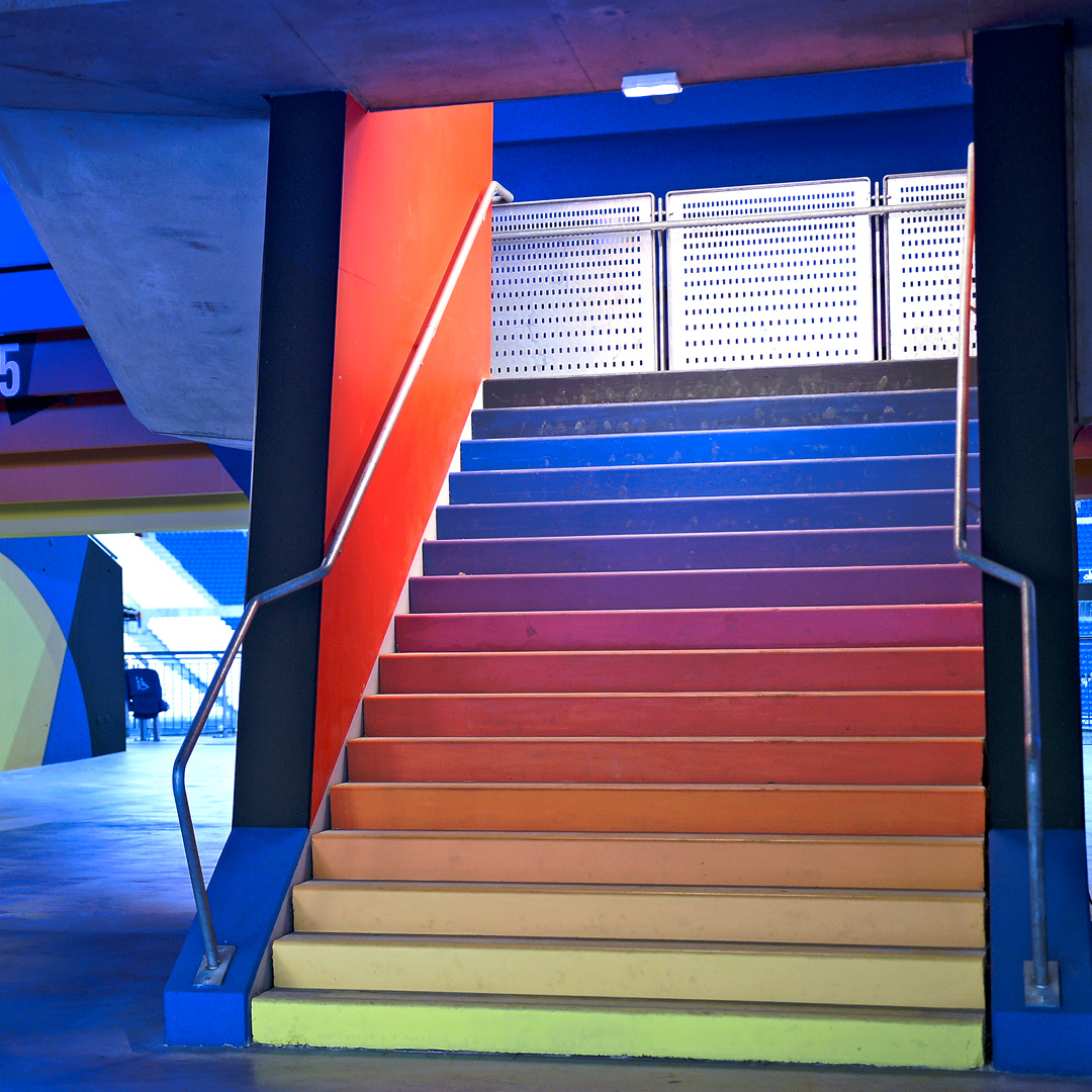 Escalier en arc en ciel du groupama Stadium de Lyon