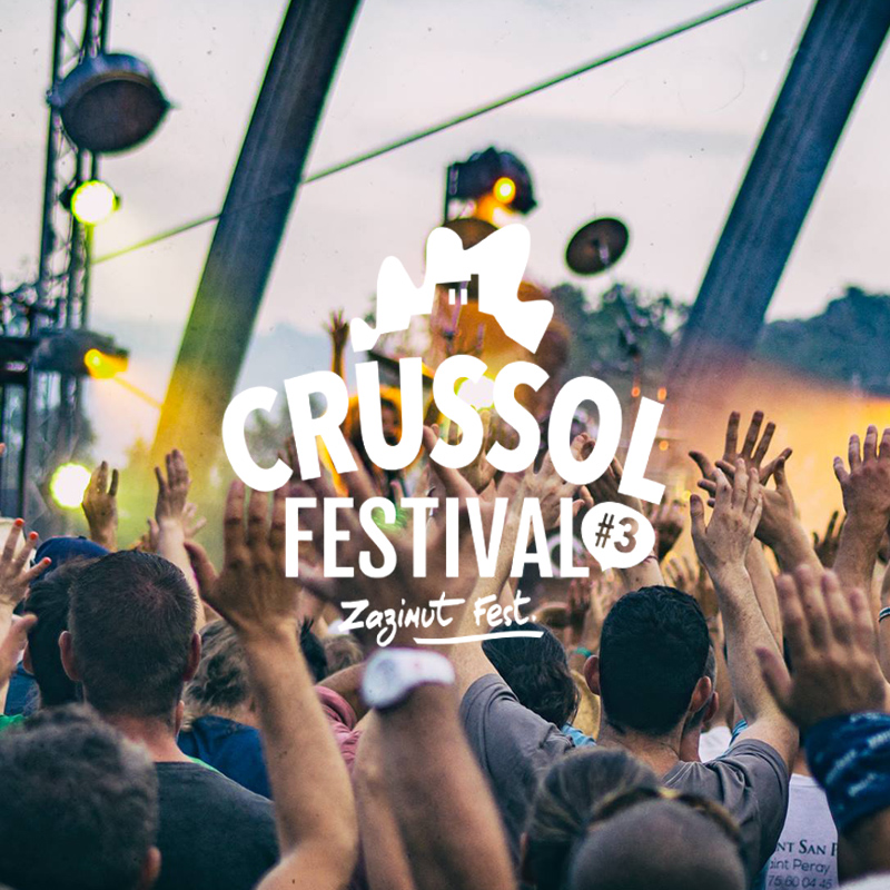 Photographie de la scène du Crussol festival avec ZAZ et vue sur la foule
