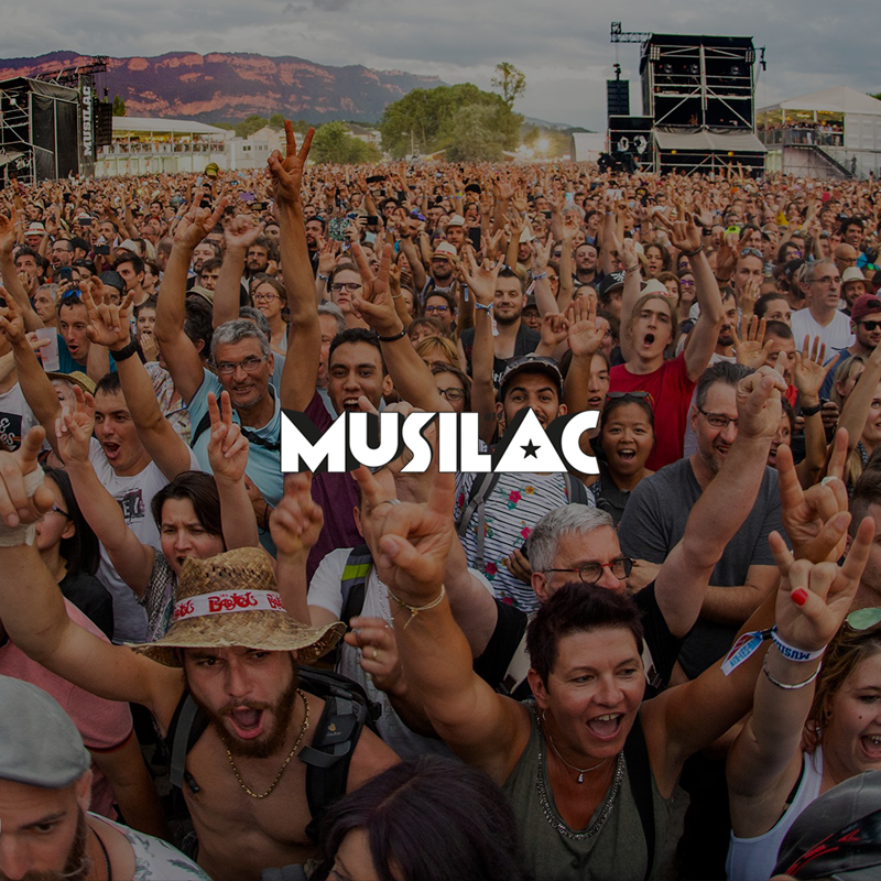 Photographie de la foule dans la fosse d'un concert au festival Musilac _ image de mise en avant