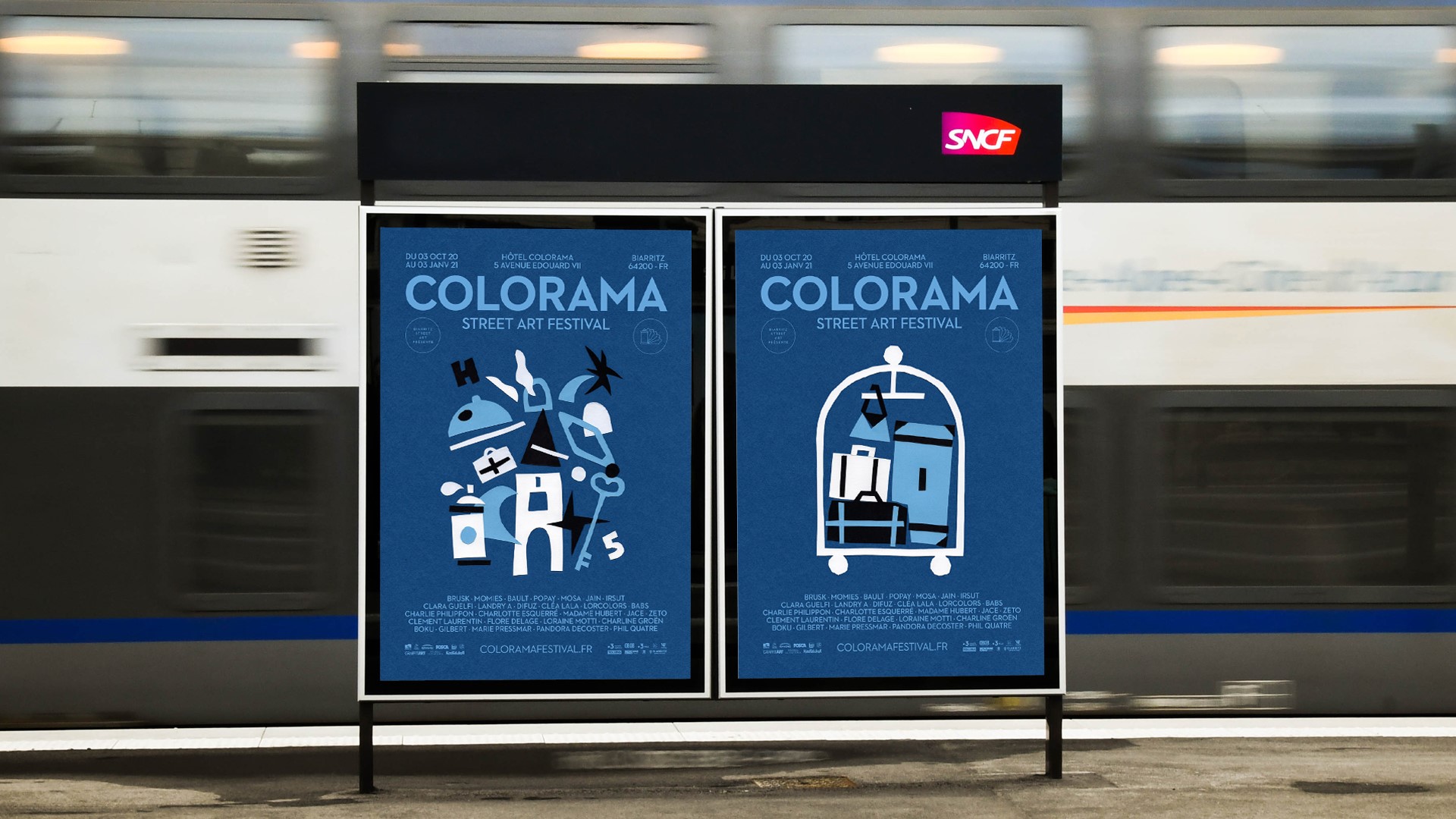 Deux affiches du Colorama festival de Biarritz 2020 sur les quais d'un métro avec le logo de la SNCF et un train en arrière plan qui avance