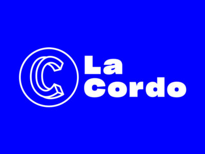 Logo de la Cordo sur fond bleu klein
