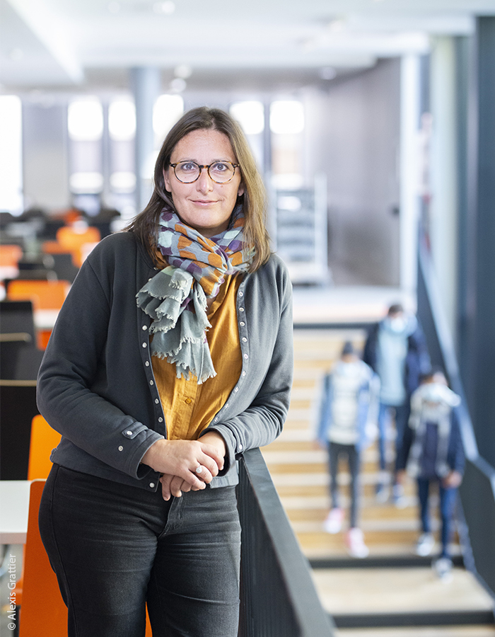 Photographie portrait du rapport d'activité de l'université Lumière Lyon 2